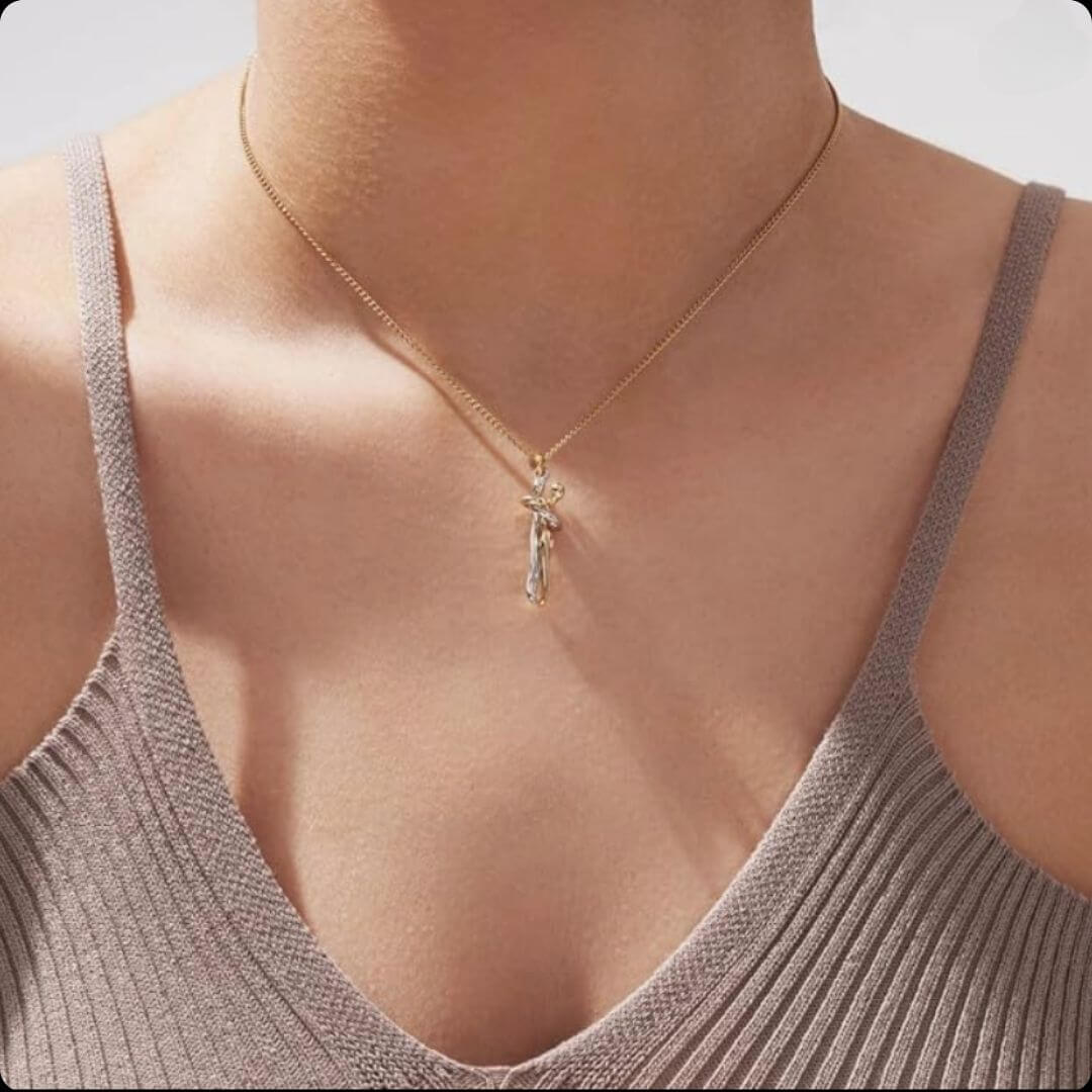 Gold Hug Necklace: Amor Infinito en un Collar